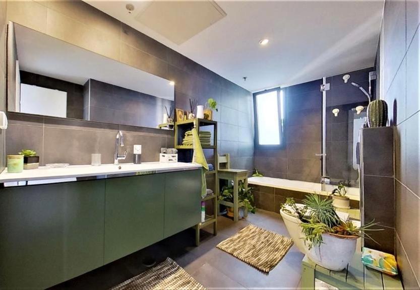 Suite And Room In A Breathtaking New Designed Penthouse In Se Tlv Tel Aviv Eksteriør billede