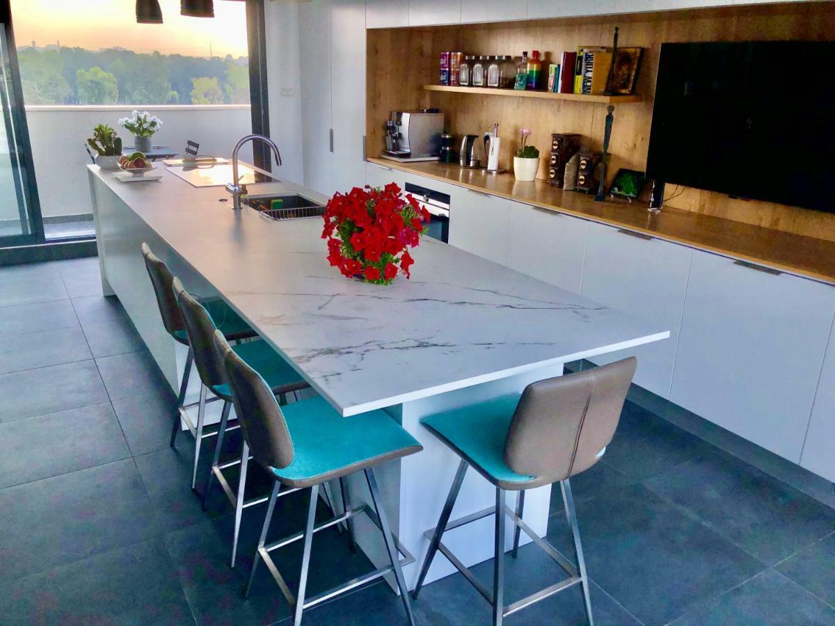 Suite And Room In A Breathtaking New Designed Penthouse In Se Tlv Tel Aviv Eksteriør billede