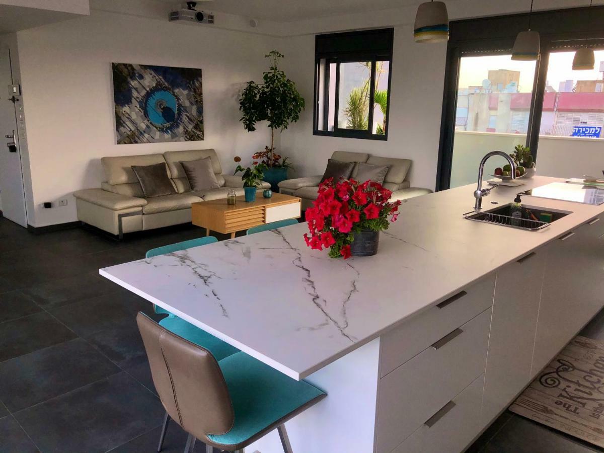 Suite And Room In A Breathtaking New Designed Penthouse In Se Tlv Tel Aviv Eksteriør billede